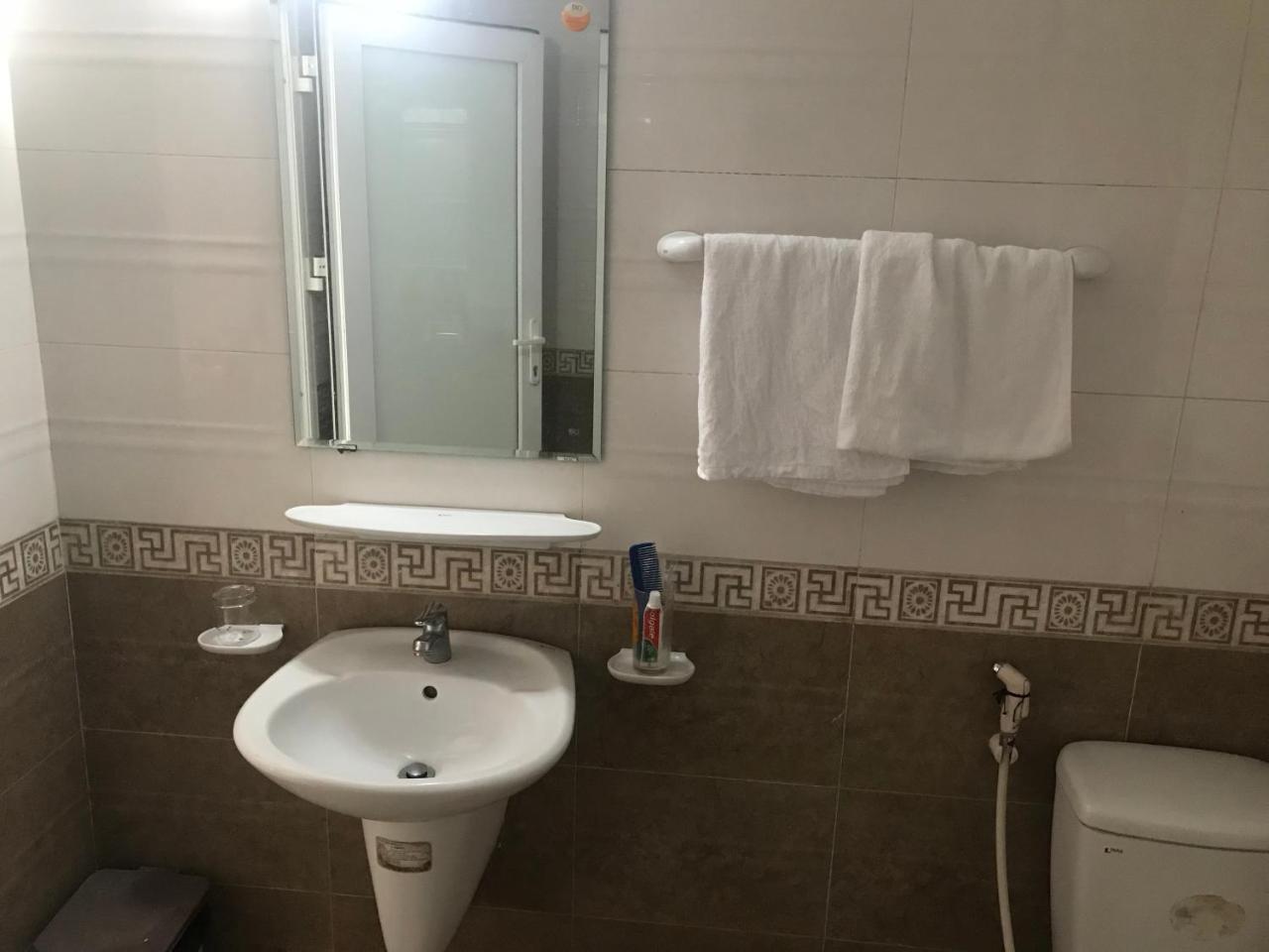 Khách Sạn SPOT ON 693 Hoàng Long Hà Nội Ngoại thất bức ảnh