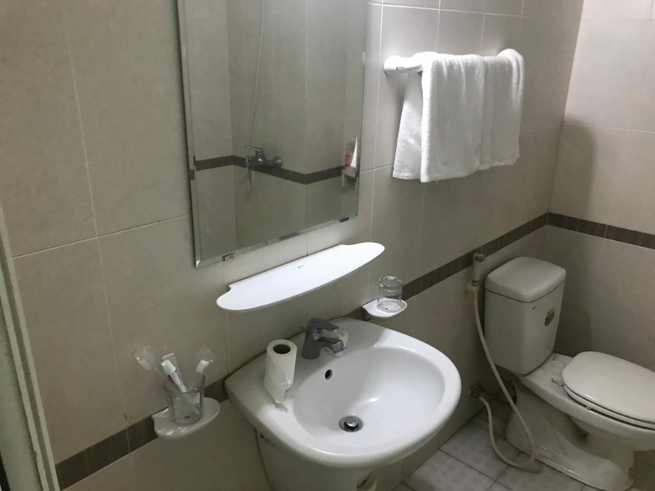Khách Sạn SPOT ON 693 Hoàng Long Hà Nội Ngoại thất bức ảnh